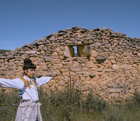 26: una casa que se abre despacio Bewis de la Rosa
