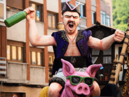 Locura por Rodrigo Cuevas en el Descenso Folklorico de este año en el río Nalón