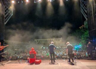 El público del XXIX Festival Folk de Plasencia se rinde a Dervish