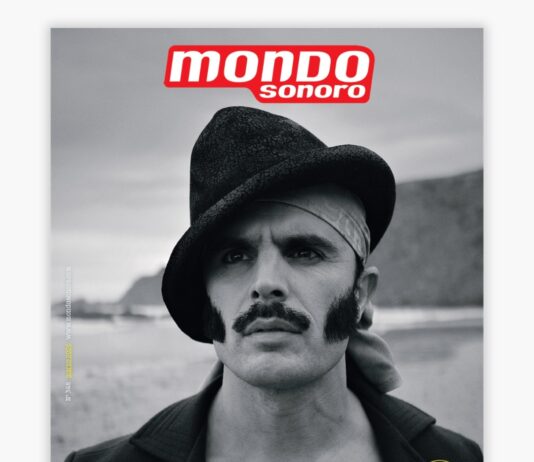 Rodrigo Cuevas protagoniza la portada de marzo de Mondo Sonoro con motivo del lanzamiento de su disco “Manual de belleza”