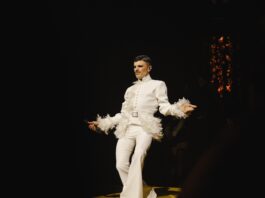 Rodrigo Cuevas deslumbra Avilés con el estreno de ‘La Belleza’