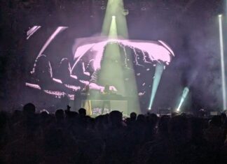 A falta de eclipse en la mayoría del territorio astur, tuvimos la suerte de programar anoche a Amatria DJ y a ELYELLA en el escenario de Poniente de la Semana Grande de Xixón